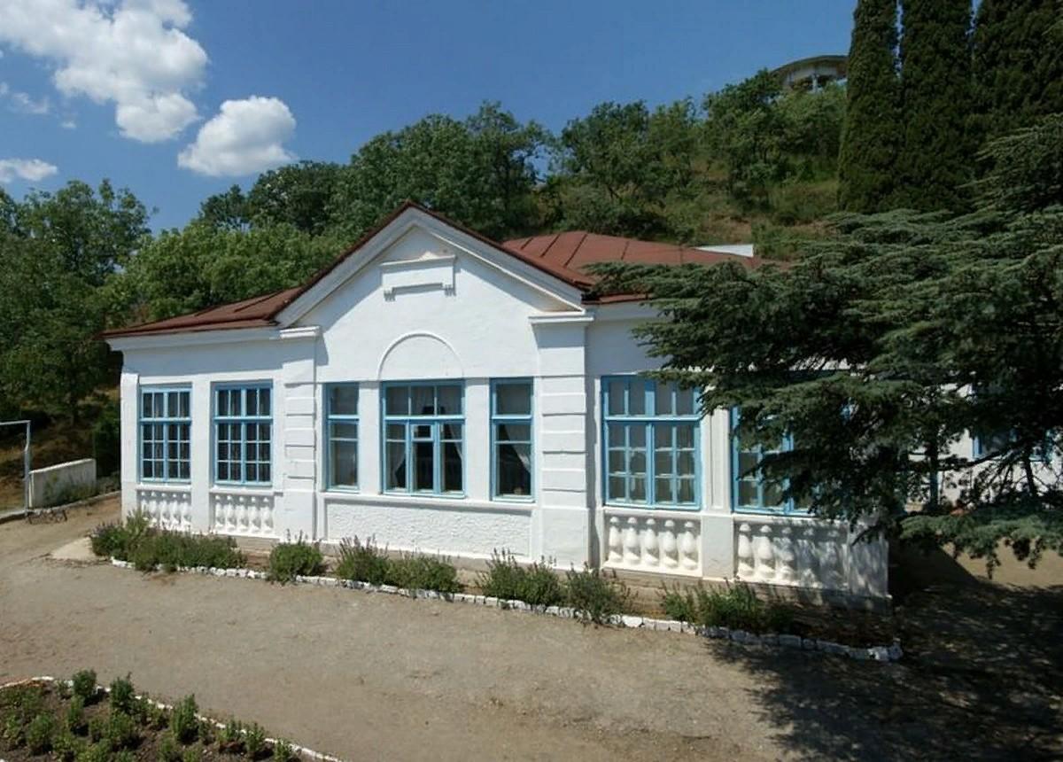 Экспозиция Музея писателя И. С. Шмелева