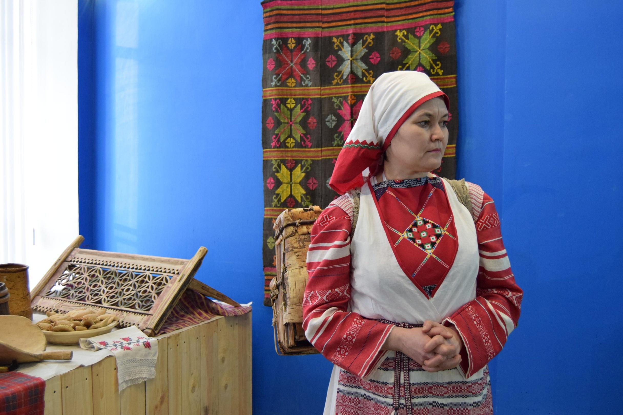 Тематическая программа «Посмотри на наш наряд!»