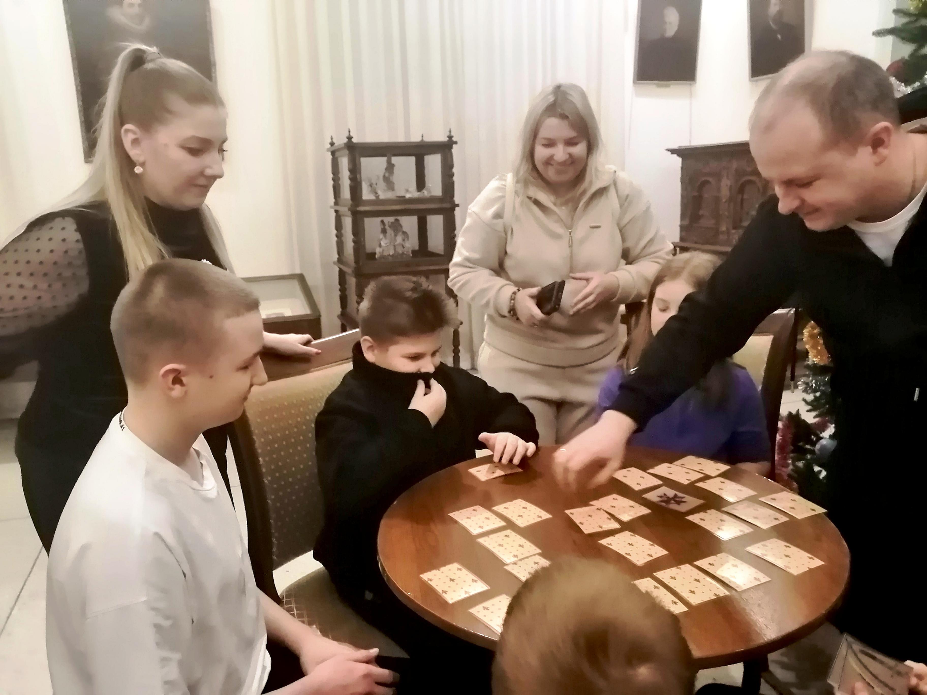 Игра «Узнай знакомые предметы»