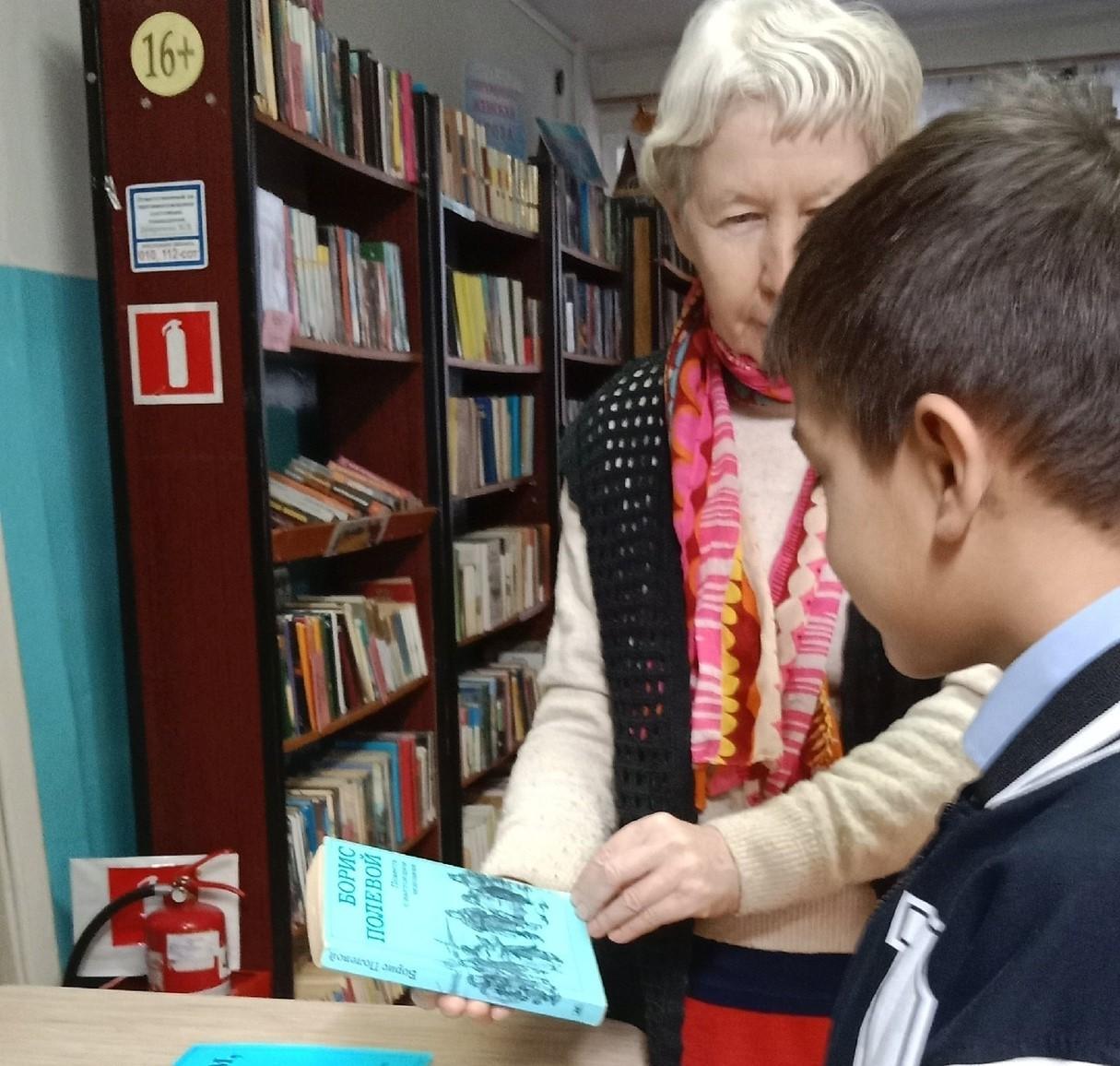Книжная выставка «Прозой о блокаде Ленинграда»