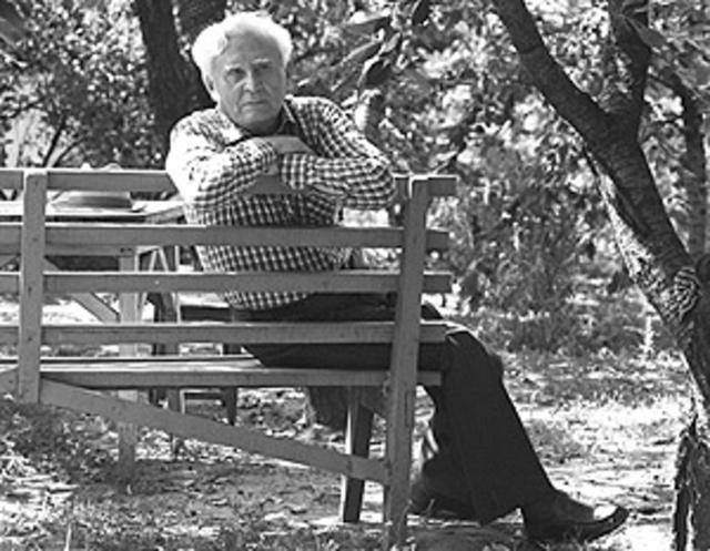 Книжная выставка «Его книги, как судьбы, как птицы»